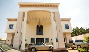 Front of property - ED and DRE LUXURIA (Ibadan)