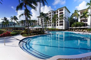 2 piscinas al aire libre