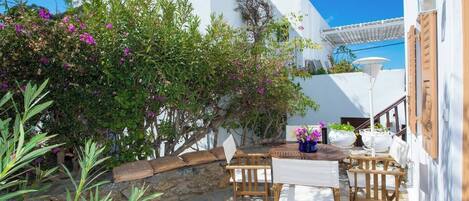 تناول الطعام بالخارج