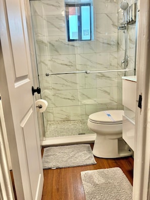 Shower, free toiletries, hair dryer, towels - Miami Boutique by Calle Ocho, South Beach w/Arcade (Miami)