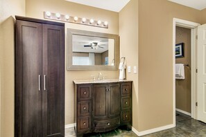 Hårføner og sjampo