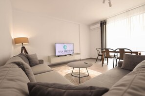 TV - SanPietro Vacation Apartment 020 (Plazhi San Pietro)