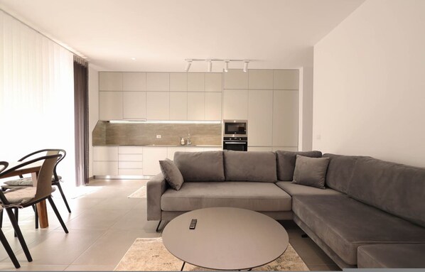 TV - SanPietro Vacation Apartment 020 (Plazhi San Pietro)