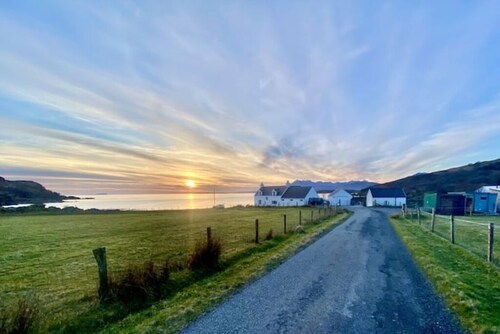 Gillean House-Spectacular beachfront property-Skye