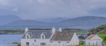 Gillean House-Spectacular beachfront property-Skye