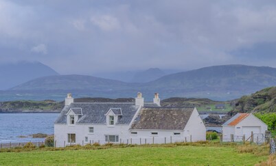 Gillean House-Spectacular beachfront property-Skye