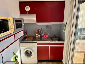 Fridge, microwave, stovetop, coffee/tea maker