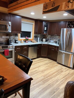 Mikrowelle, Ofen, Herdplatte, Geschirrspüler