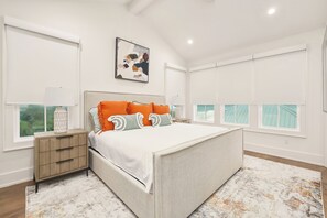 7 habitaciones, tabla de planchar con plancha y cuna de viaje