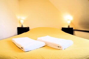 4 bedrooms, iron/ironing board, travel cot, free WiFi