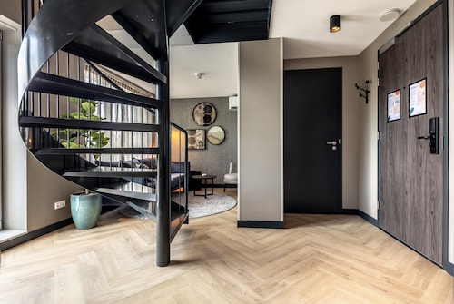 Family Apartment w/ Bunk Beds