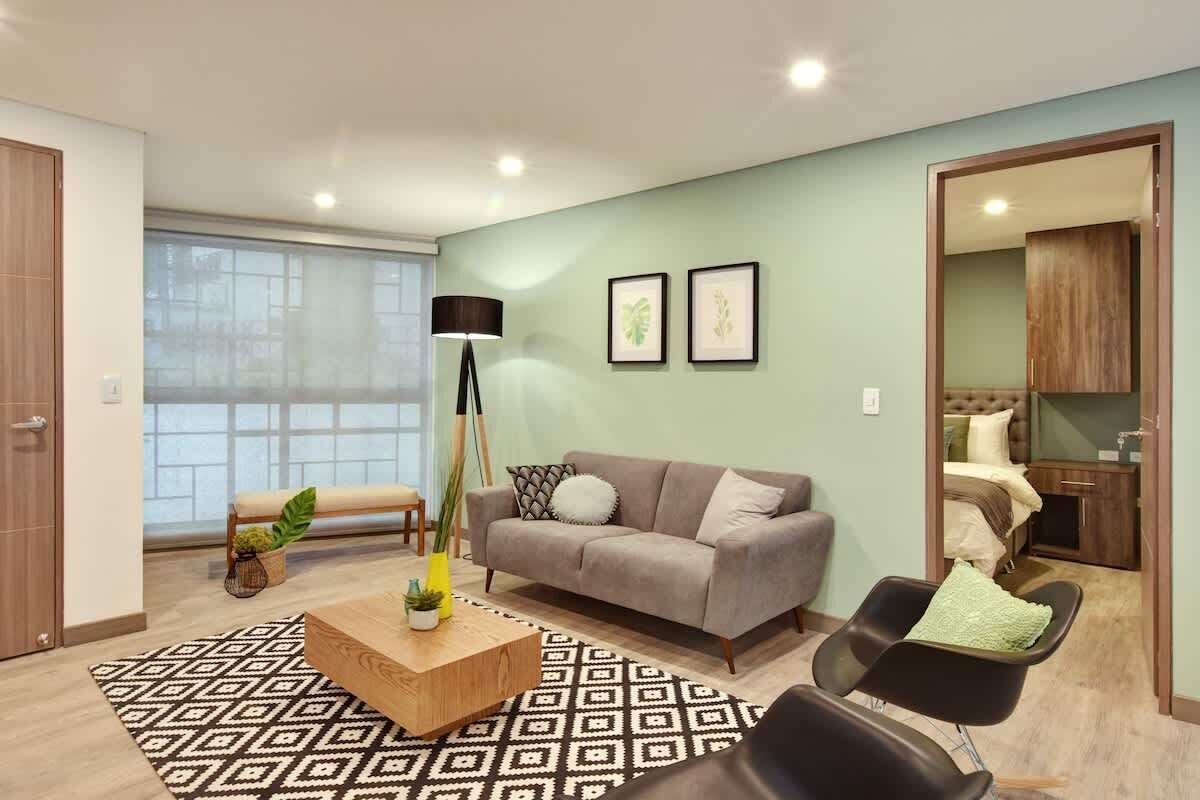 Televisión y oficina 