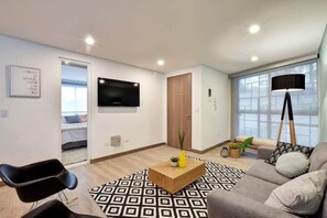 TV, offices - El Peñon Jacuzzi Pad | 3 Bedroom | Walk Anywhere | B201 (Cali)