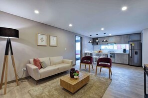 Televisión y oficina 