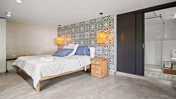 7 bedrooms, iron/ironing board, WiFi, bed sheets