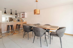 Dining - Gibraltar 401 | Spacious & Charming | El Peñon (Cali)