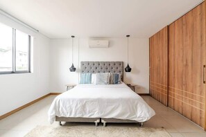 3 soverom, strykejern/-brett, reiseseng for barn og wi-fi