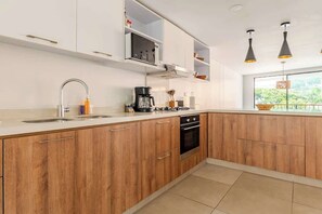 Fridge, microwave, oven, stovetop