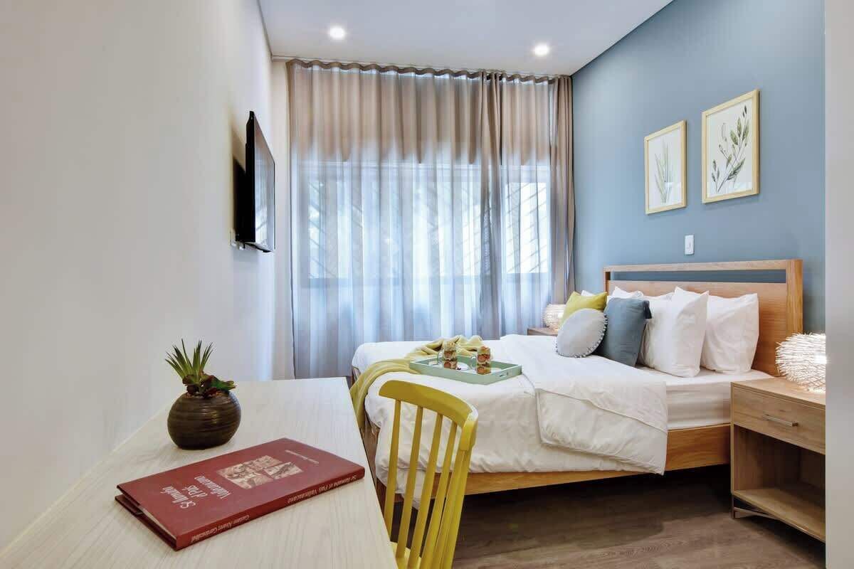 2 habitaciones, tabla de planchar con plancha, cuna de viaje y wifi 