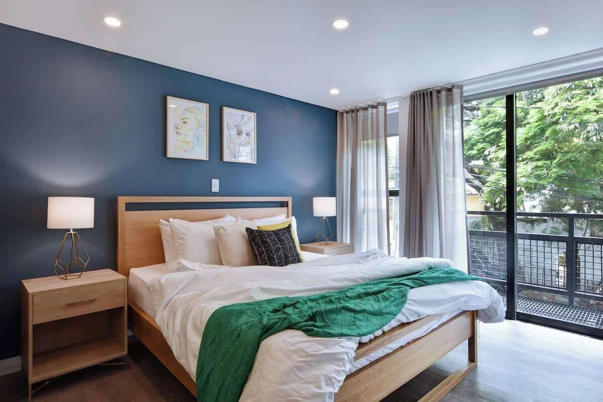 1 habitación, tabla de planchar con plancha, cuna de viaje y wifi 