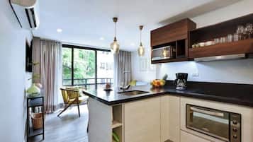 Refrigerador, microondas, horno y parrilla de estufa