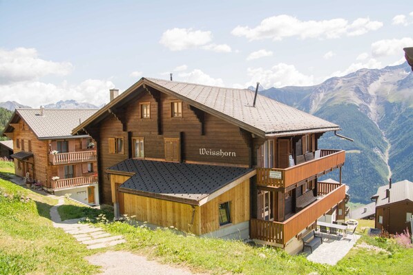 Basic Apartment | Exterior