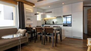 Basic Apartment | Dining