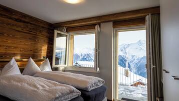 Basic Apartment | 3 bedrooms, laptop workspace, bed sheets