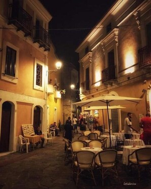 Outdoor dining - Villa Lorena by the sea in Calabria (Saracena)