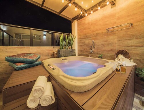 Penthouse Jacuzzi • El Peñon's Best Location