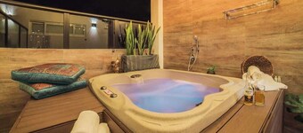 Penthouse Jacuzzi • El Peñon's Best Location