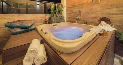 Penthouse Jacuzzi ⹠El Peñon's Best Location