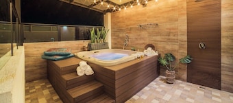 Penthouse Jacuzzi • El Peñon's Best Location