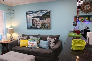 Een televisie en een kantoor