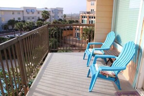 Property grounds - Relaxing Beach-Front Condo (Galveston)