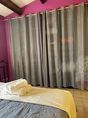 2 bedrooms, iron/ironing board