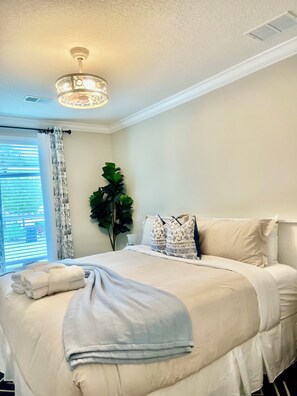 3 makuuhuonetta, työpöytä, silitysrauta/-lauta, ilmainen Wi-Fi