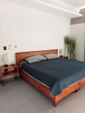 2 bedrooms, iron/ironing board, WiFi