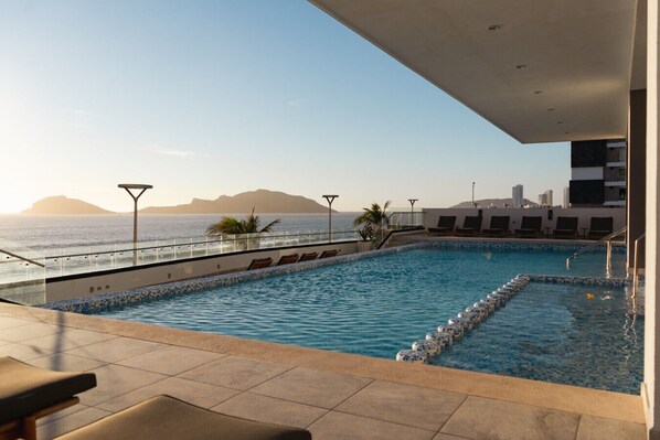 Pool - Luxury Apartment with Ocean View and Pool (Mazatlan)