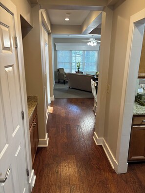 Interior - Charming 2-bedroom condo with fitness room, WiFi in wonderful Williamsburg (Williamsburg)