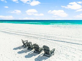 Una playa cerca, arena blanca