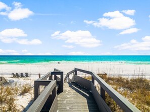 Beach nearby, white sand - Destin Beach House - Southern Comfort (Miramar Beach)