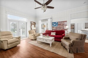 Talo, näköala uima-altaalle | Oleskelualue