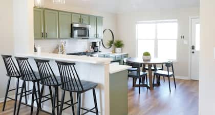 Large Grp, 6BR, 5BA, Sleeps16 - Center of C.S.