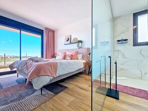 3 bedrooms, iron/ironing board, free WiFi, bed sheets - South facing balcony with town views (San Javier)