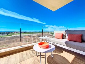 TV - South facing balcony with town views (San Javier)