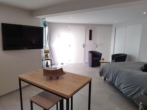 1 bedroom, desk, travel cot, free WiFi - Le Cocoon du Quercy (Le Vigan-en-Quercy)
