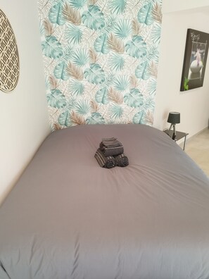 1 bedroom, desk, travel cot, free WiFi
