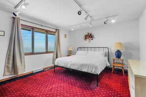 4 chambres, fer et planche à repasser, Wi-Fi, draps fournis