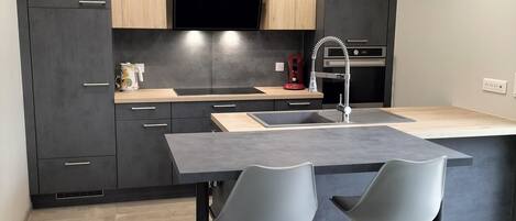 冰箱、微波炉、烤箱、炉灶